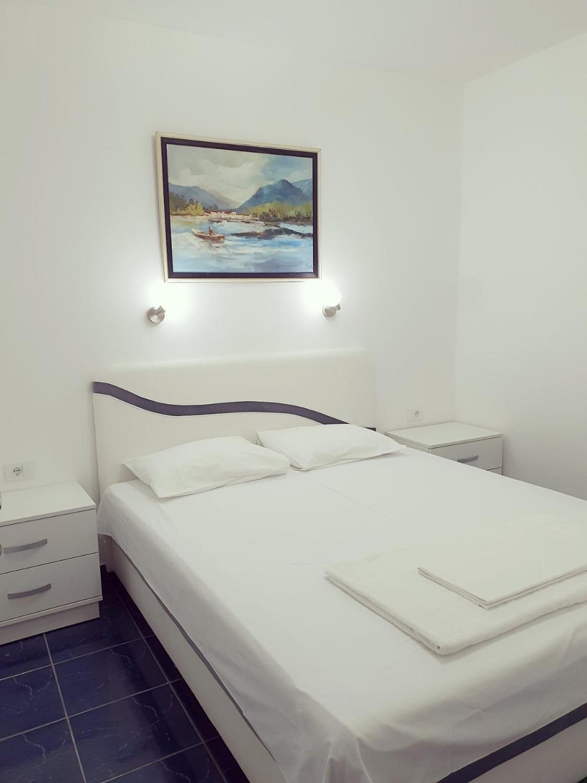 Apartments Adriatic Sveti Stefan Bilik gambar